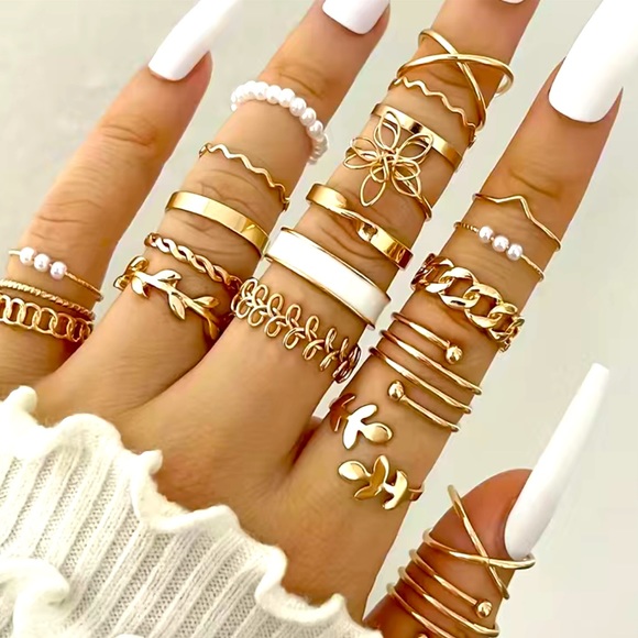 Jewelry - SALE✨💕Stylish Gold Stacking Rings!